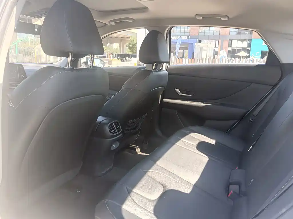 Hyundai Elantra — миниатюра 15