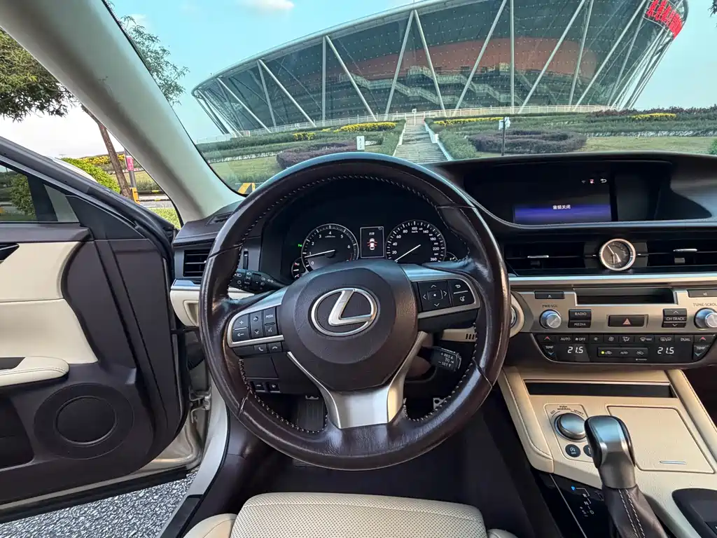 Lexus ES — миниатюра 10