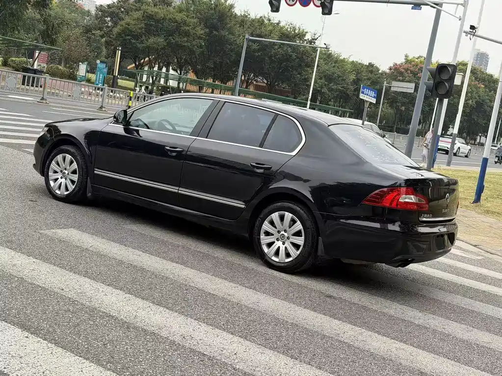 Skoda Superb — миниатюра 5