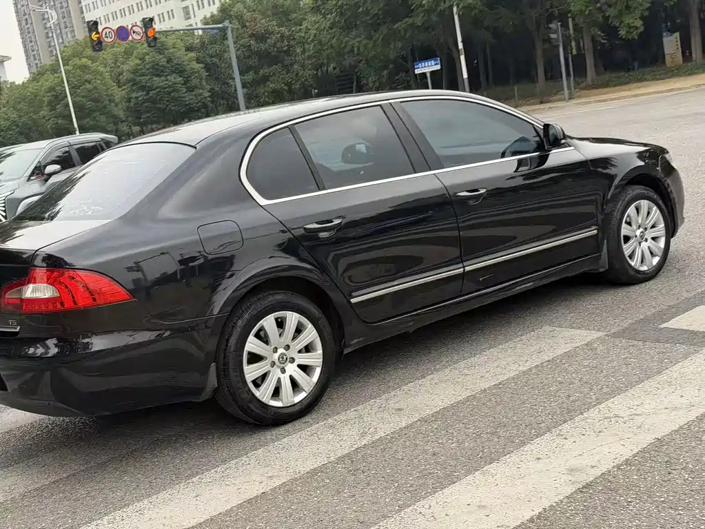 Skoda Superb — миниатюра 9