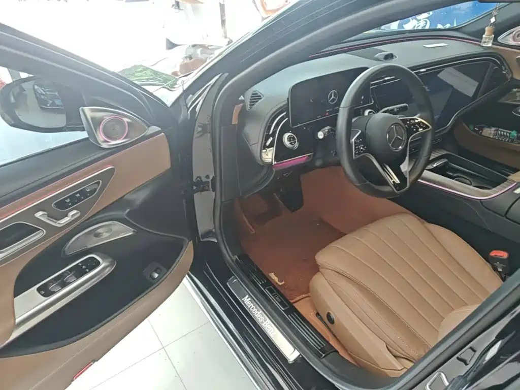 Mercedes-Benz E-Class — миниатюра 16