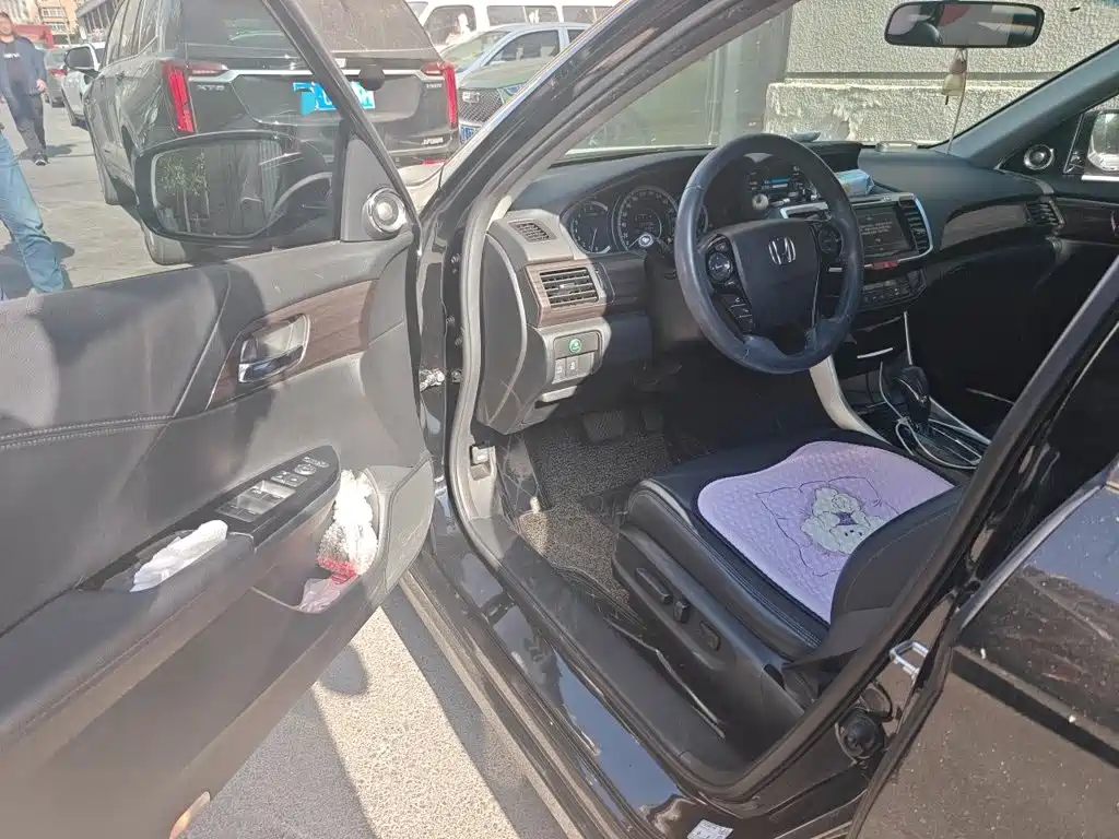 Honda Accord — миниатюра 12