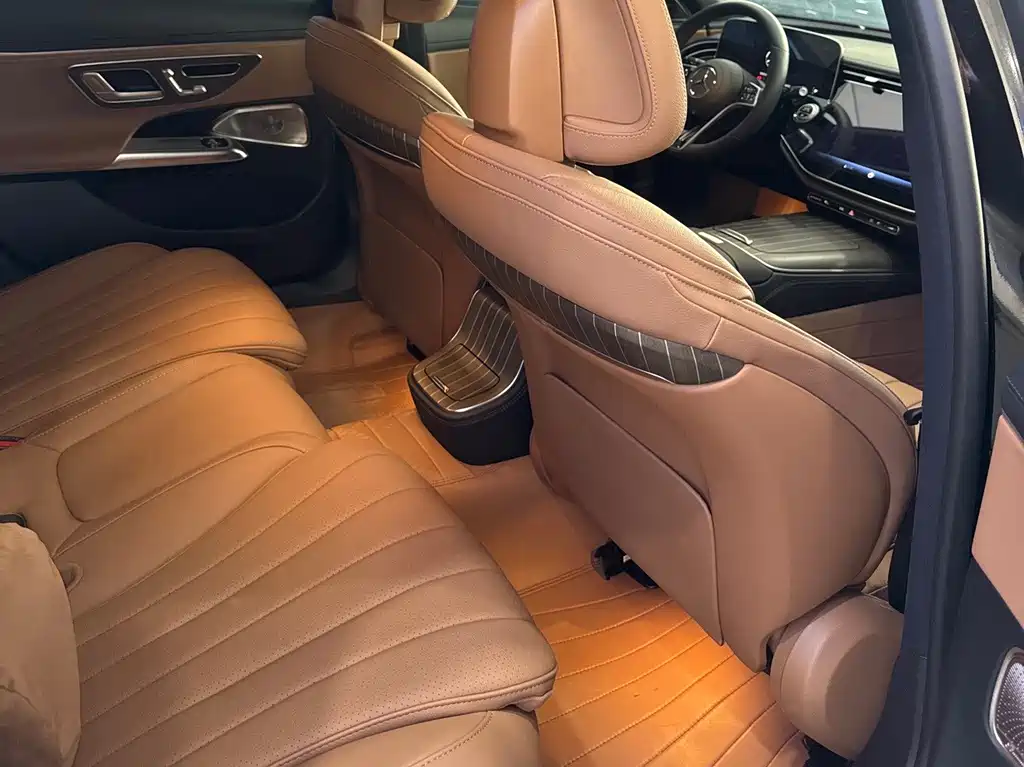 Mercedes-Benz E-Class — миниатюра 11