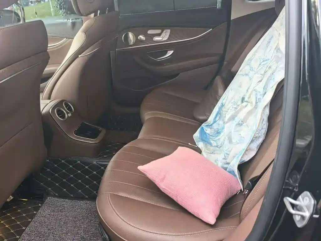 Mercedes-Benz E-Class — миниатюра 7