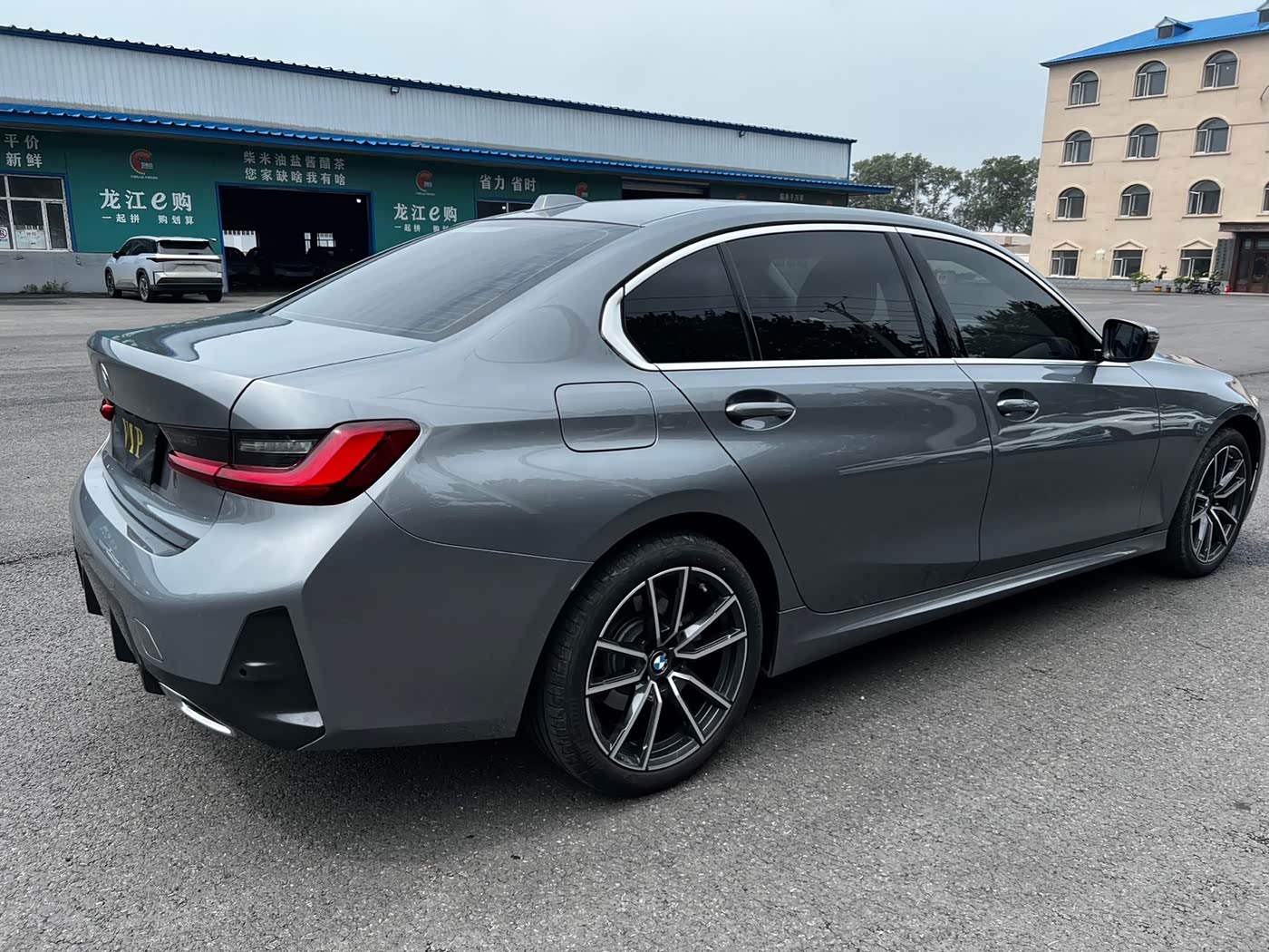 BMW 3 Series 2.0 л 2022 г. Серебристо-серый, пробег 10000 км