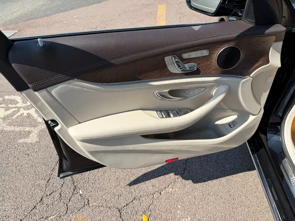 Mercedes-Benz E-Class — миниатюра 6