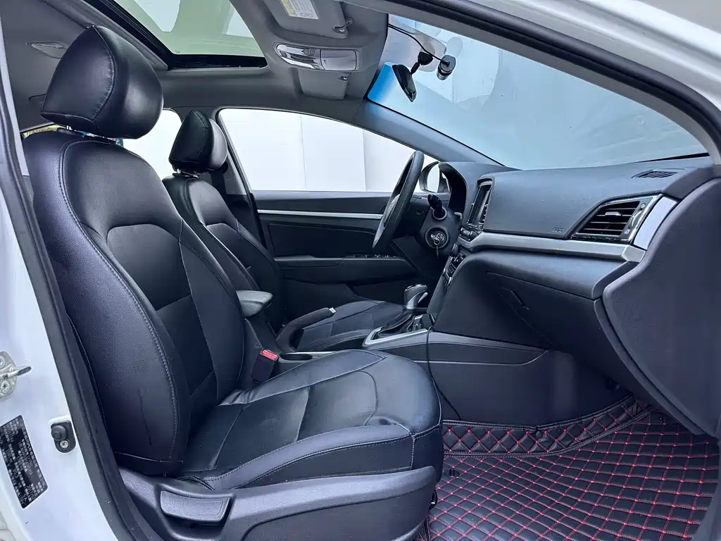 Hyundai Elantra — миниатюра 12
