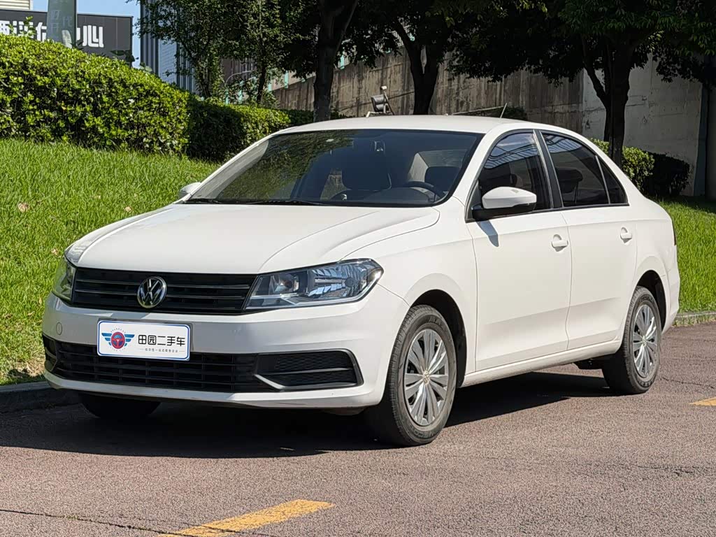Volkswagen Santana 1.5 л 2021 г. Белый, пробег 35000 км