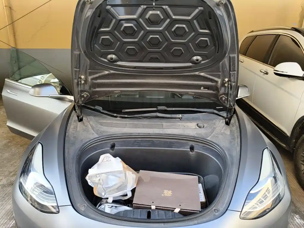 Tesla Model 3 — миниатюра 11