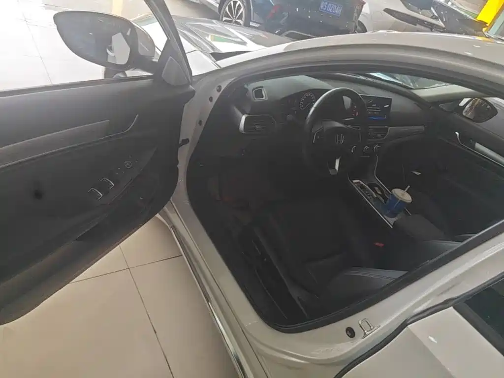Honda Accord — миниатюра 16