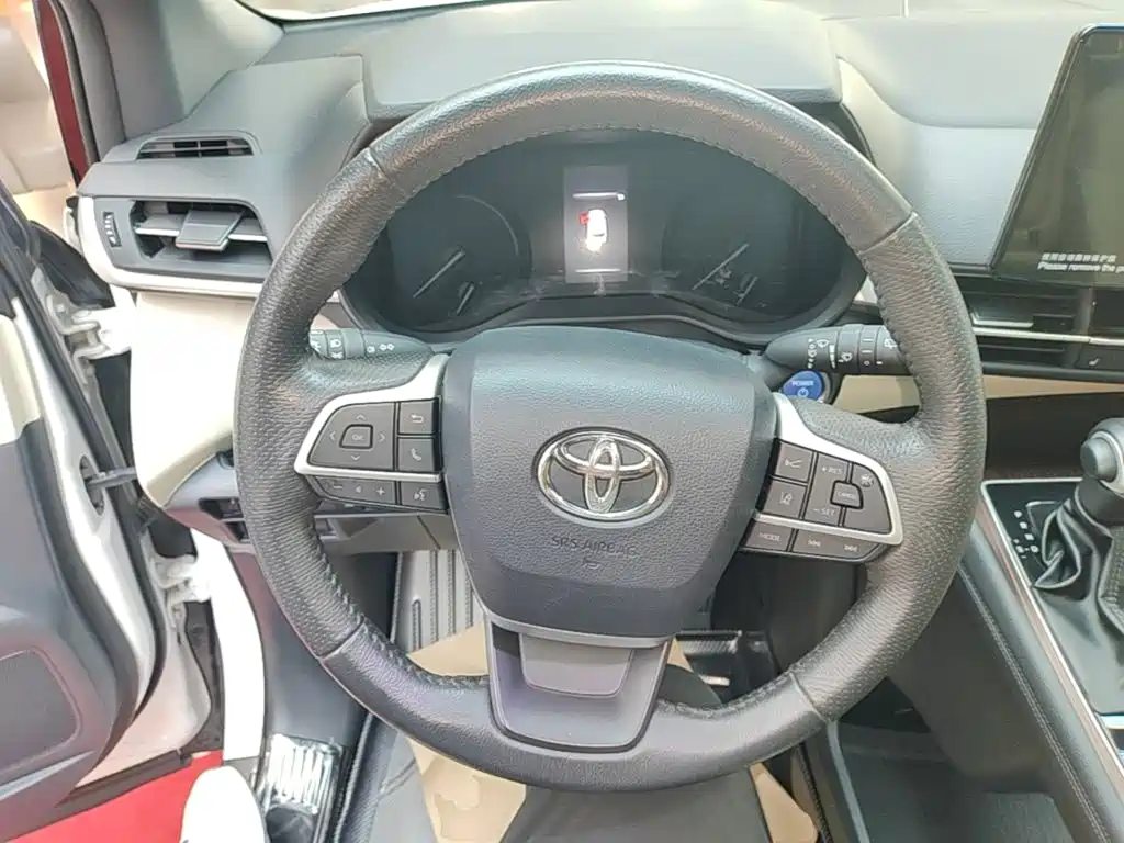 Toyota Granvia — миниатюра 11