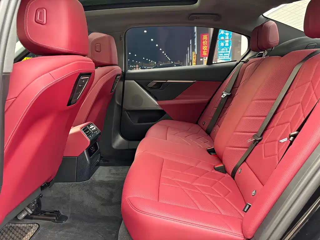 BMW 5 Series — миниатюра 15