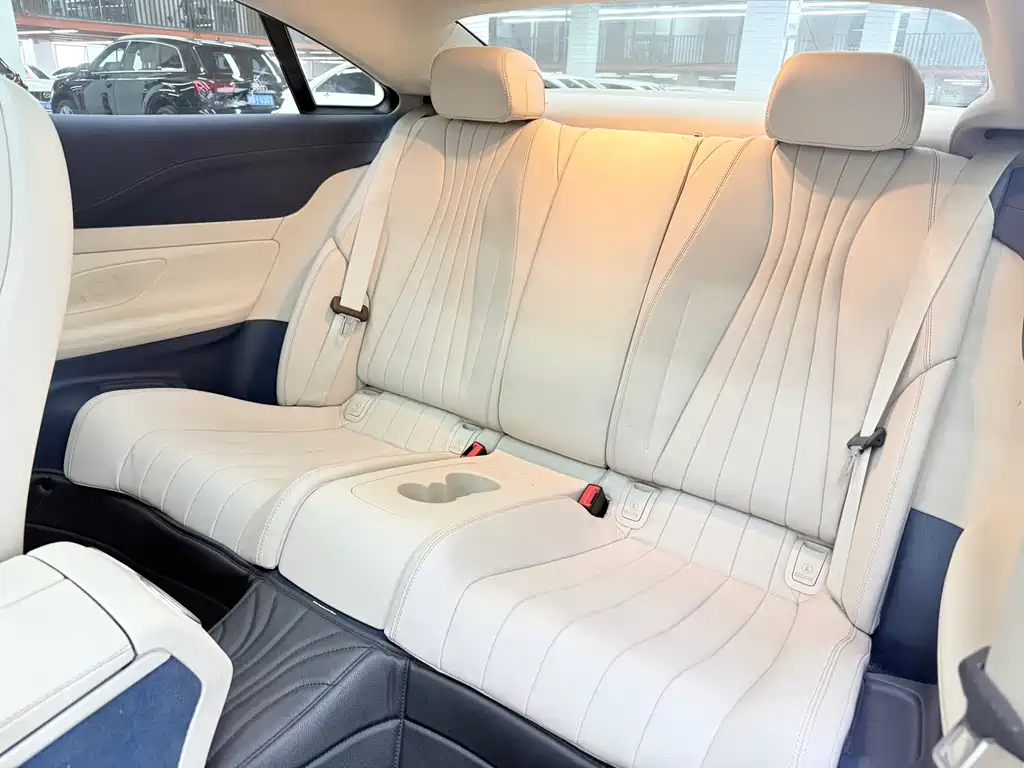 Mercedes-Benz E-Class (Import) — миниатюра 14