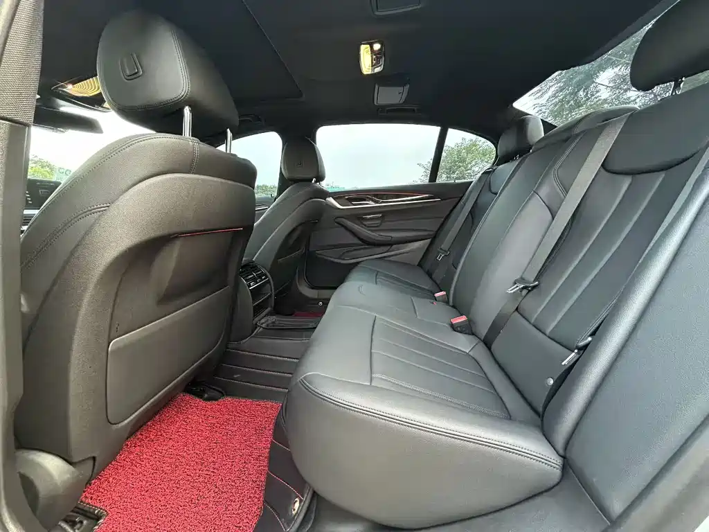 BMW 5 Series — миниатюра 6