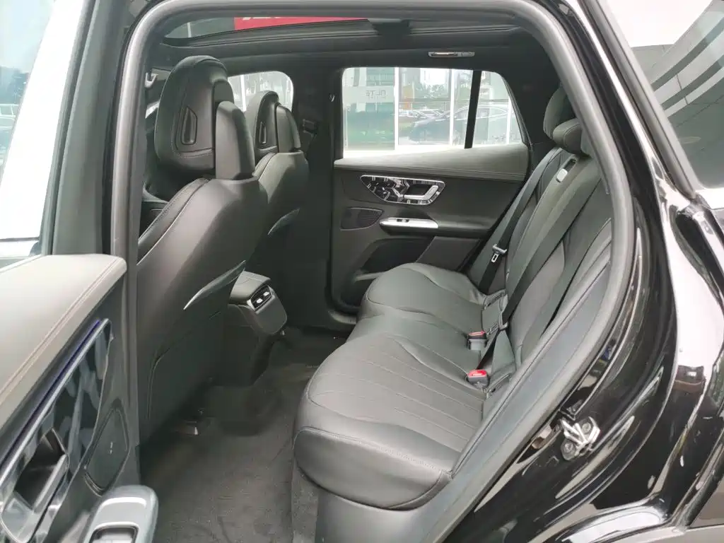 Mercedes-Benz EQE SUV — миниатюра 11
