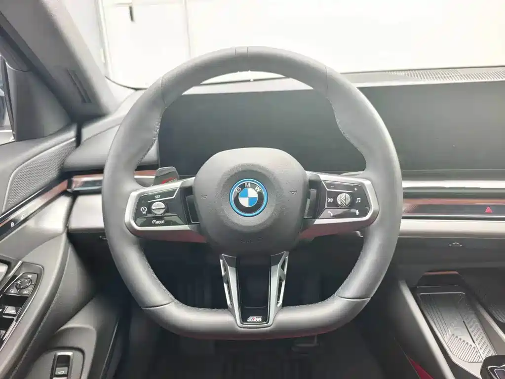 BMW i5 — миниатюра 9