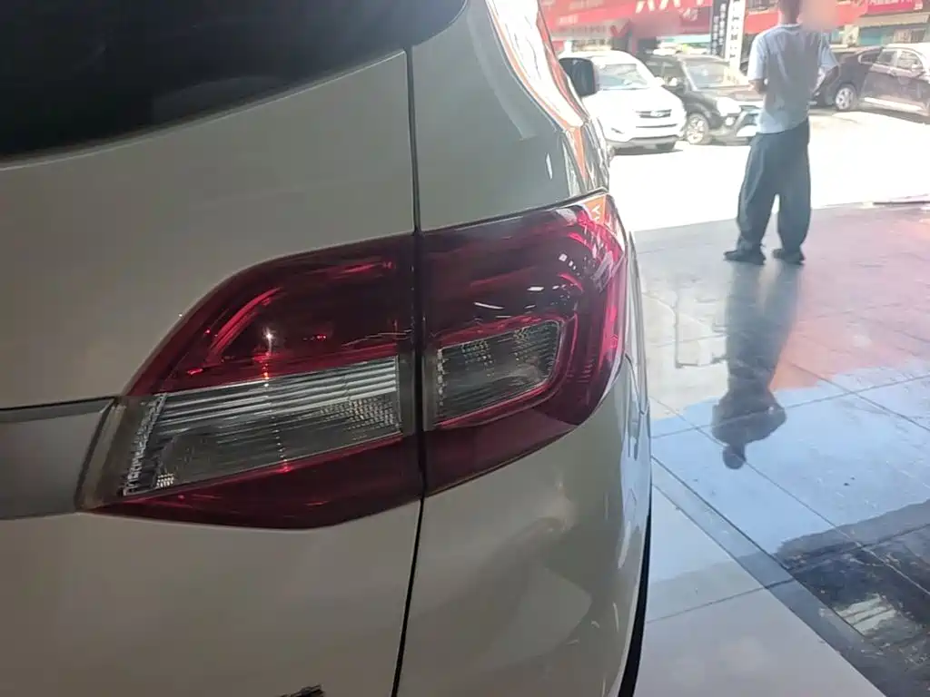 Ford Everest — миниатюра 8