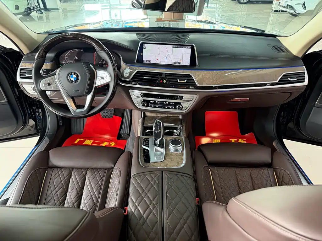 BMW 7 Series — миниатюра 11