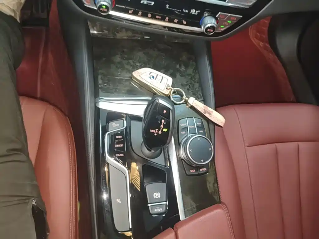 BMW 5 Series — миниатюра 14
