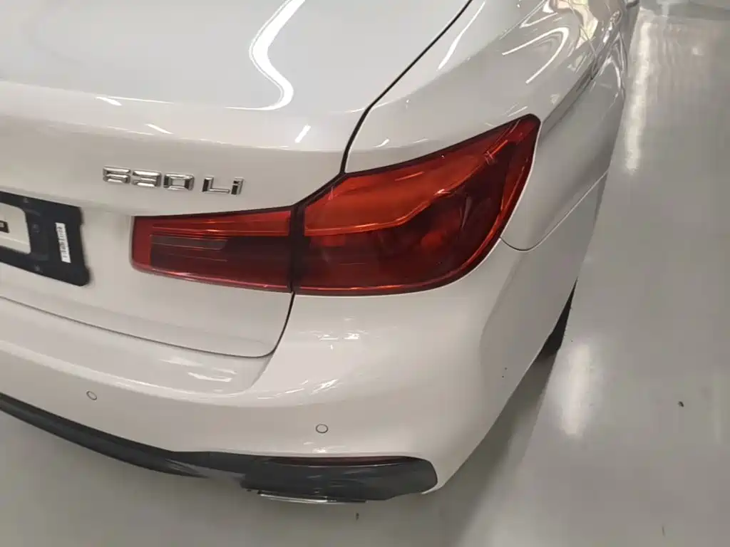 BMW 5 Series — миниатюра 8