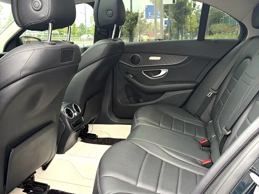 Mercedes-Benz C-Class — миниатюра 6