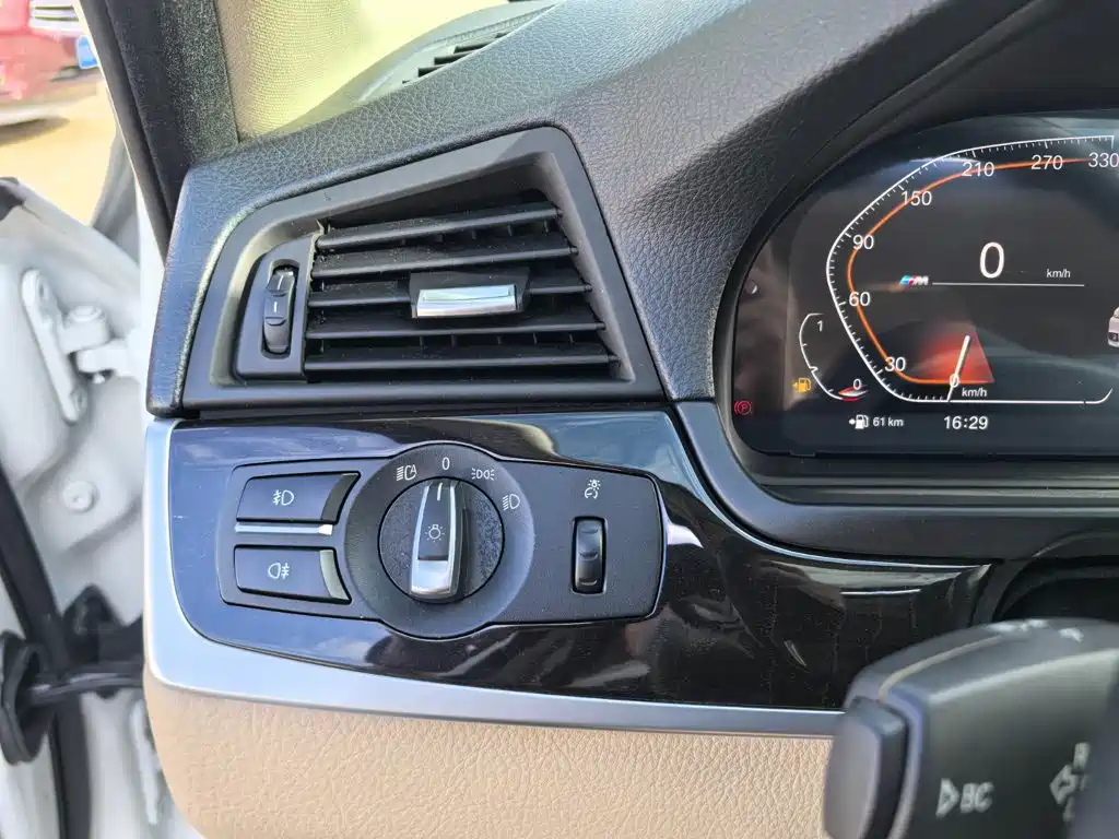 BMW 5 Series — миниатюра 15