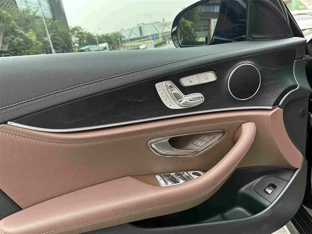 Mercedes-Benz E-Class — миниатюра 17
