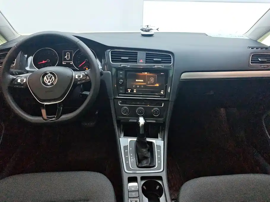 Volkswagen Golf — миниатюра 12
