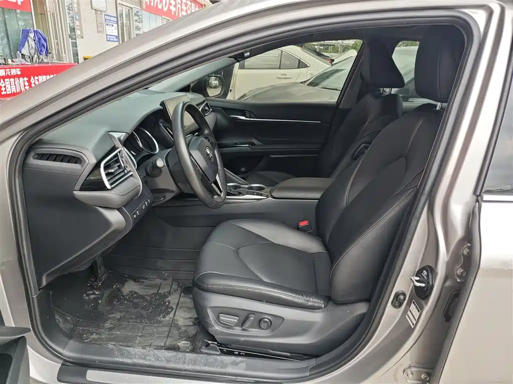 Toyota Camry — миниатюра 8