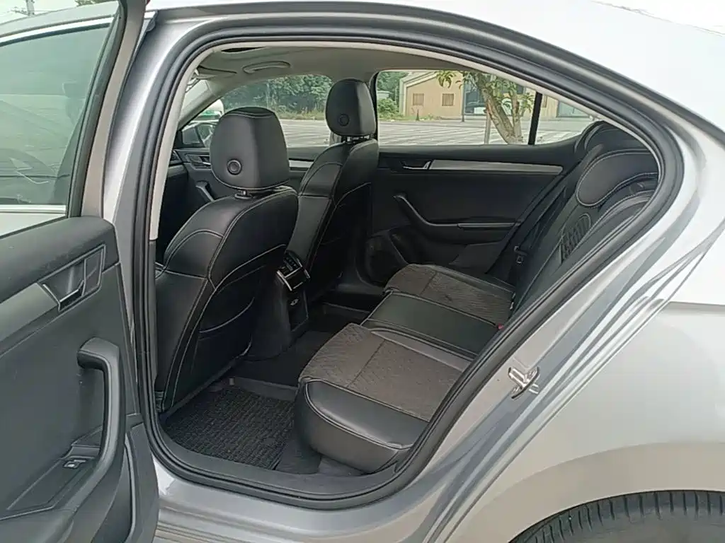 Skoda Superb — миниатюра 17