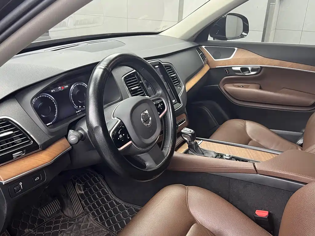 Volvo XC90 — миниатюра 5