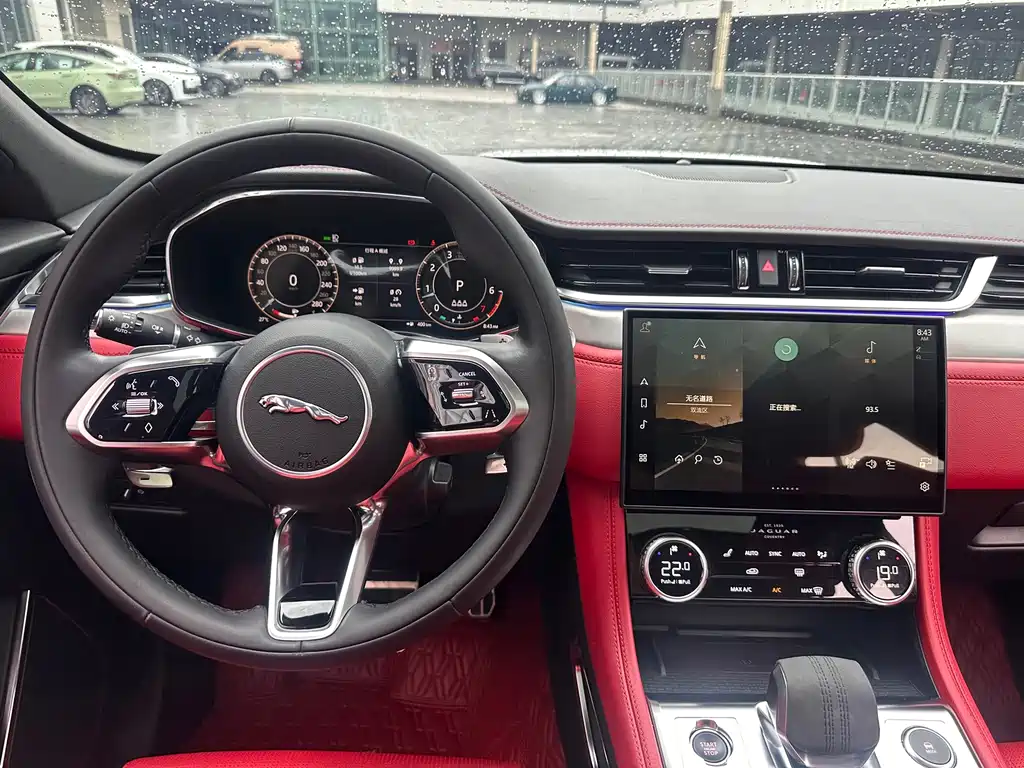 Jaguar F-PACE — миниатюра 13