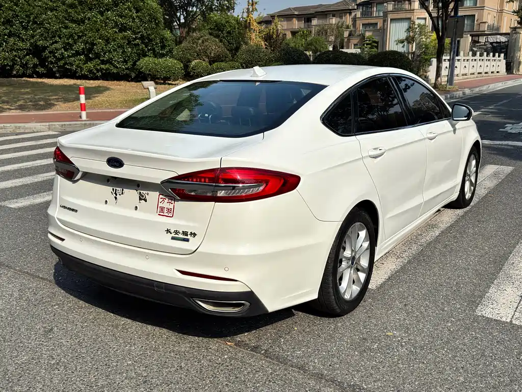 Ford Mondeo — миниатюра 7