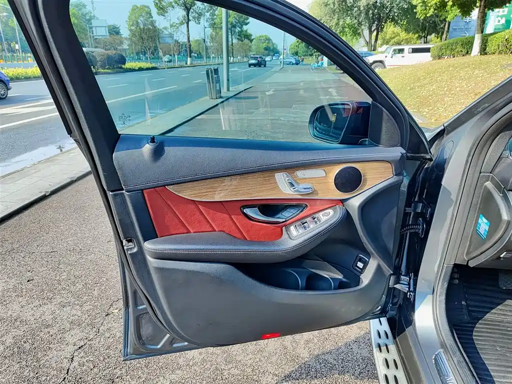 Mercedes-Benz GLC 2019 GLC 260 4MATIC SUV