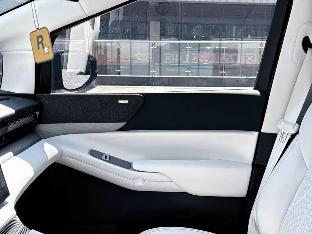 XPeng X9 — миниатюра 37