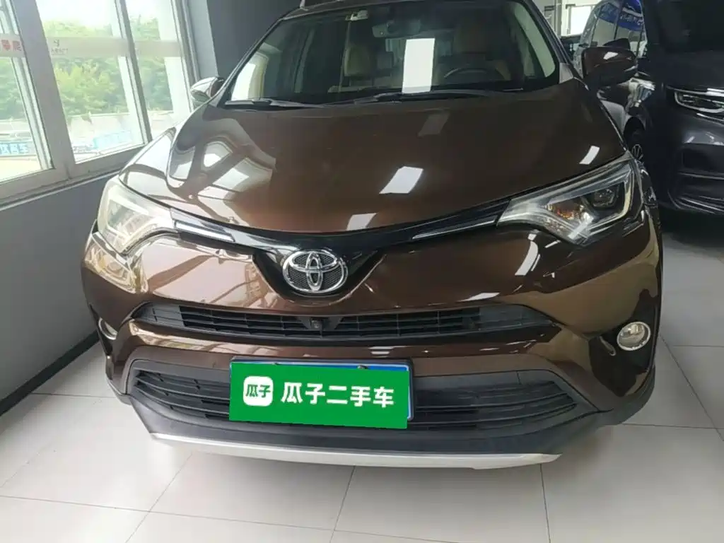 Toyota RAV4 — миниатюра 3