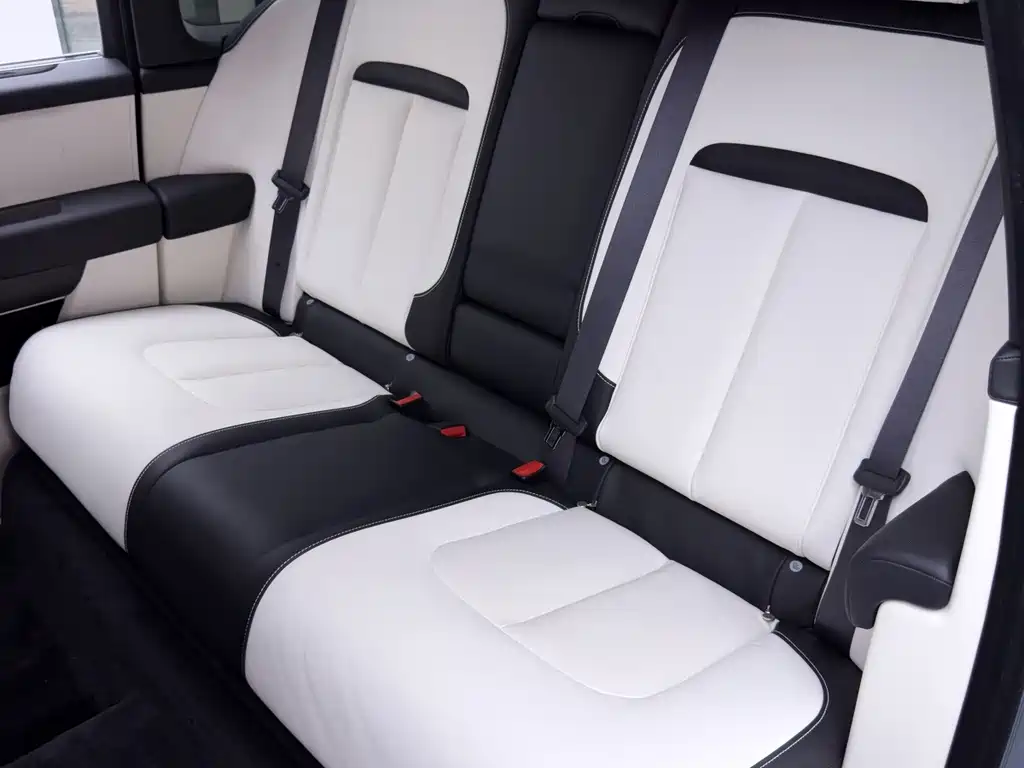 Rolls-Royce Cullinan — миниатюра 33