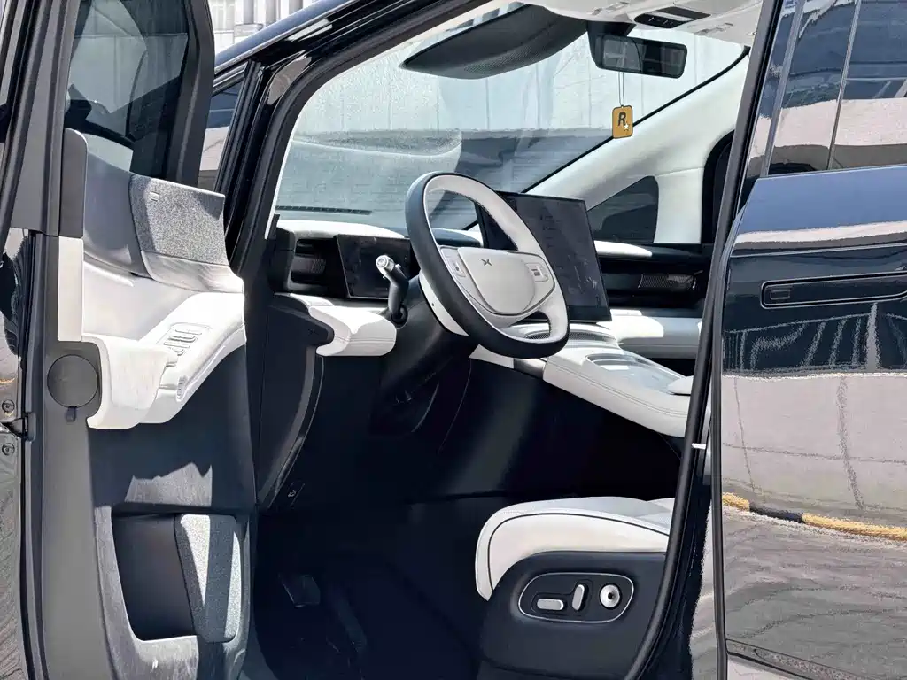 XPeng X9 — миниатюра 50
