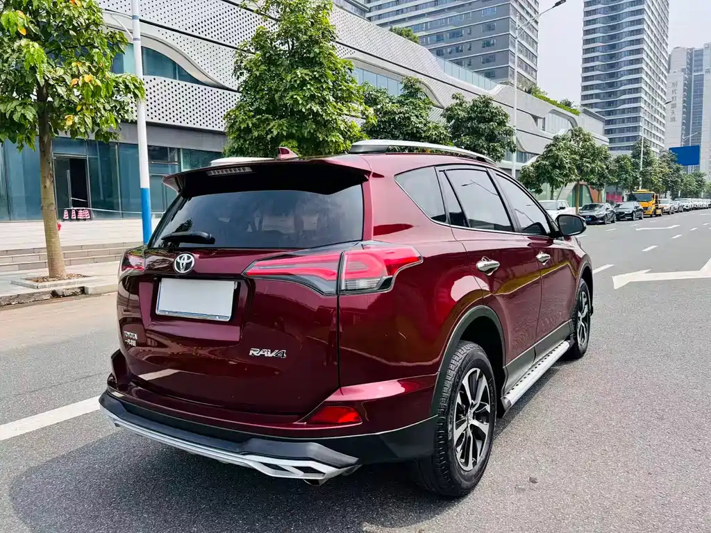 Toyota RAV4 — миниатюра 11