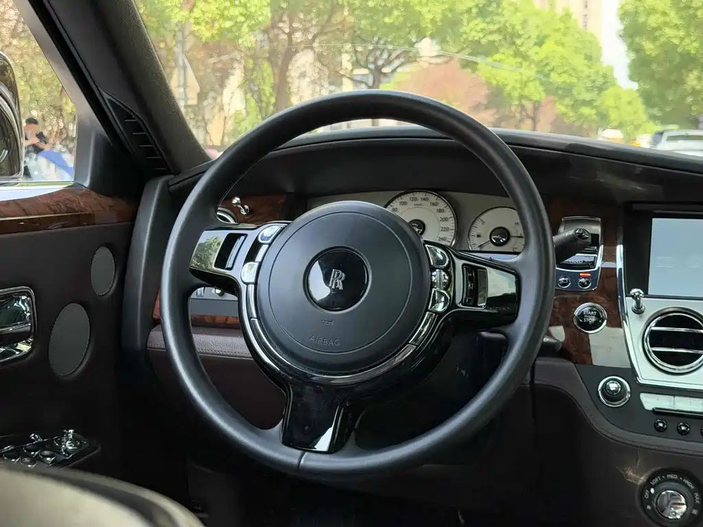 Rolls-Royce Ghost — миниатюра 11