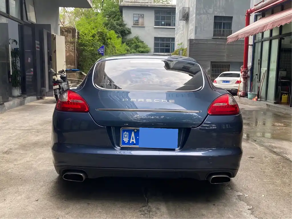Porsche Panamera 2010 Panamera 4 3.6L