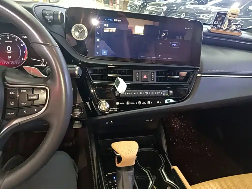 Lexus ES — миниатюра 13