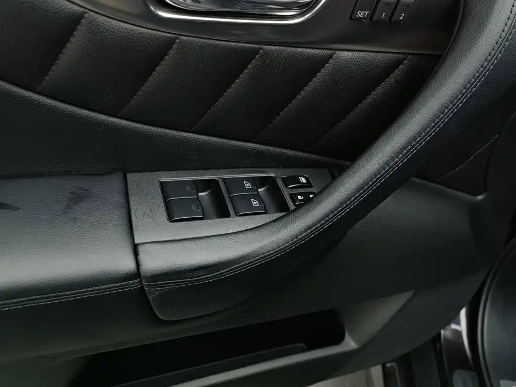 Infiniti FX — миниатюра 9