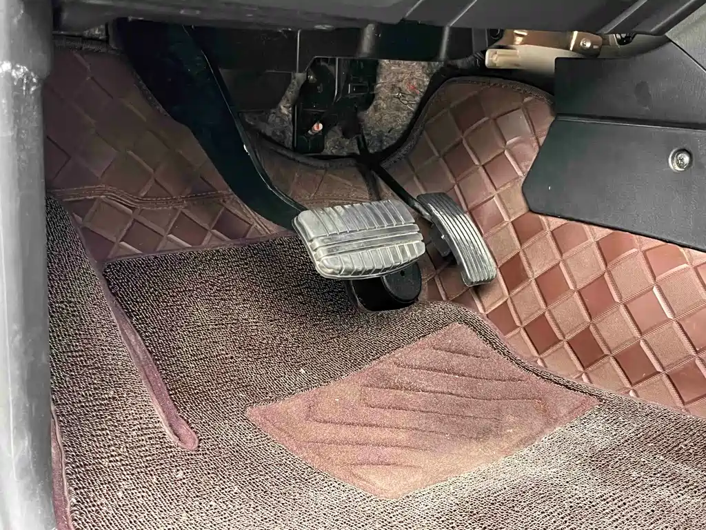 Mitsubishi Pajero (Import) — миниатюра 16