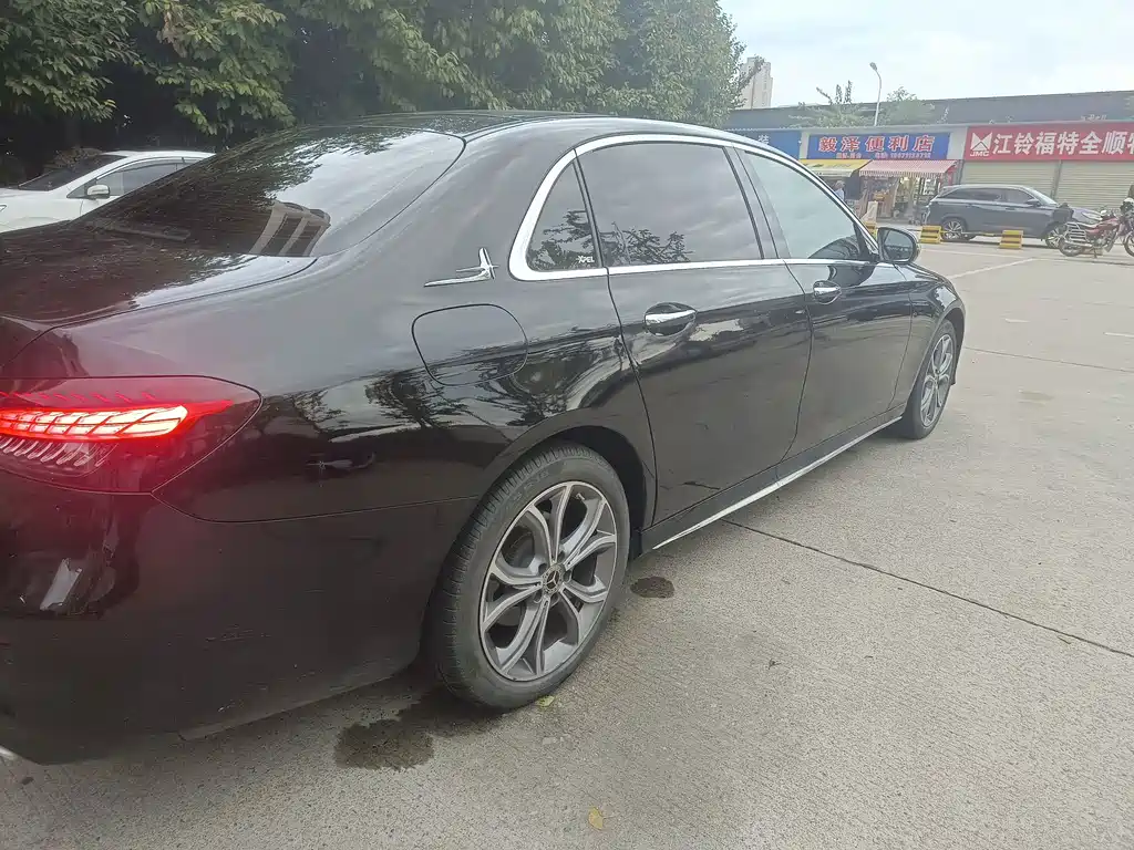 Mercedes-Benz E-Class — миниатюра 12