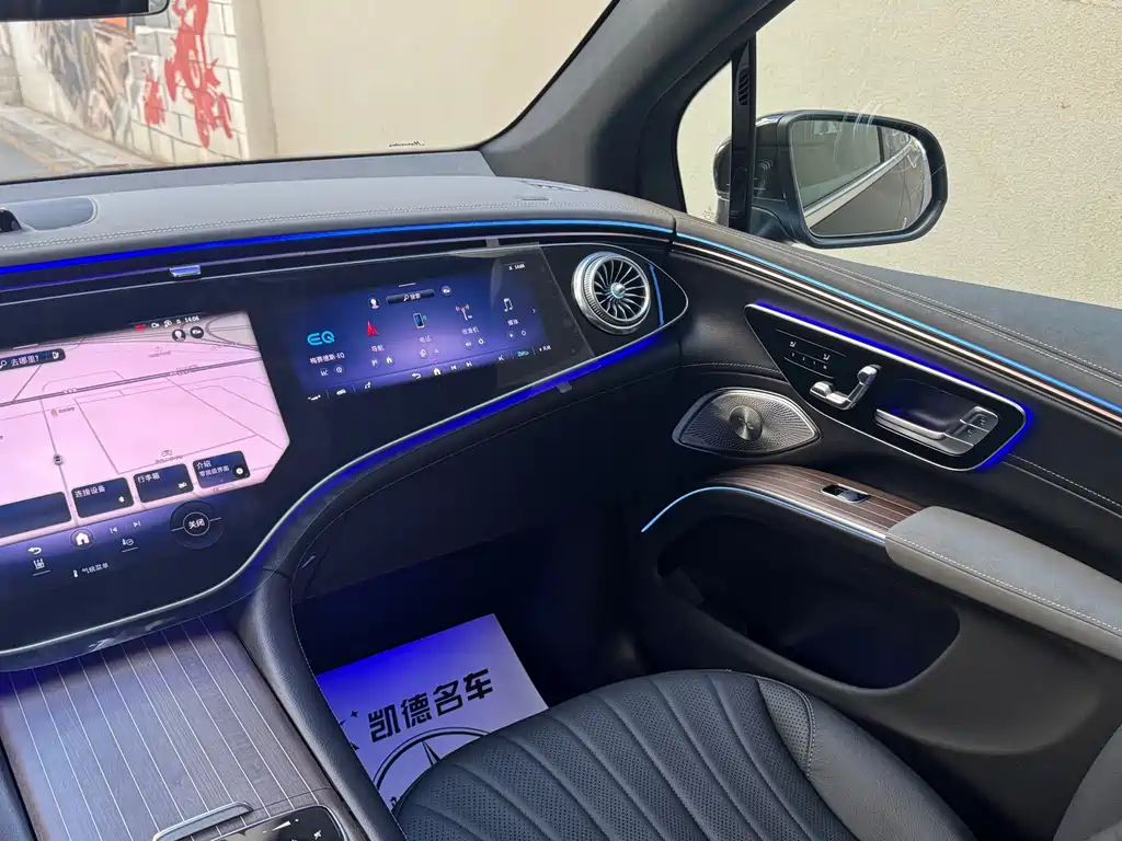 Mercedes-Benz EQS SUV — миниатюра 13