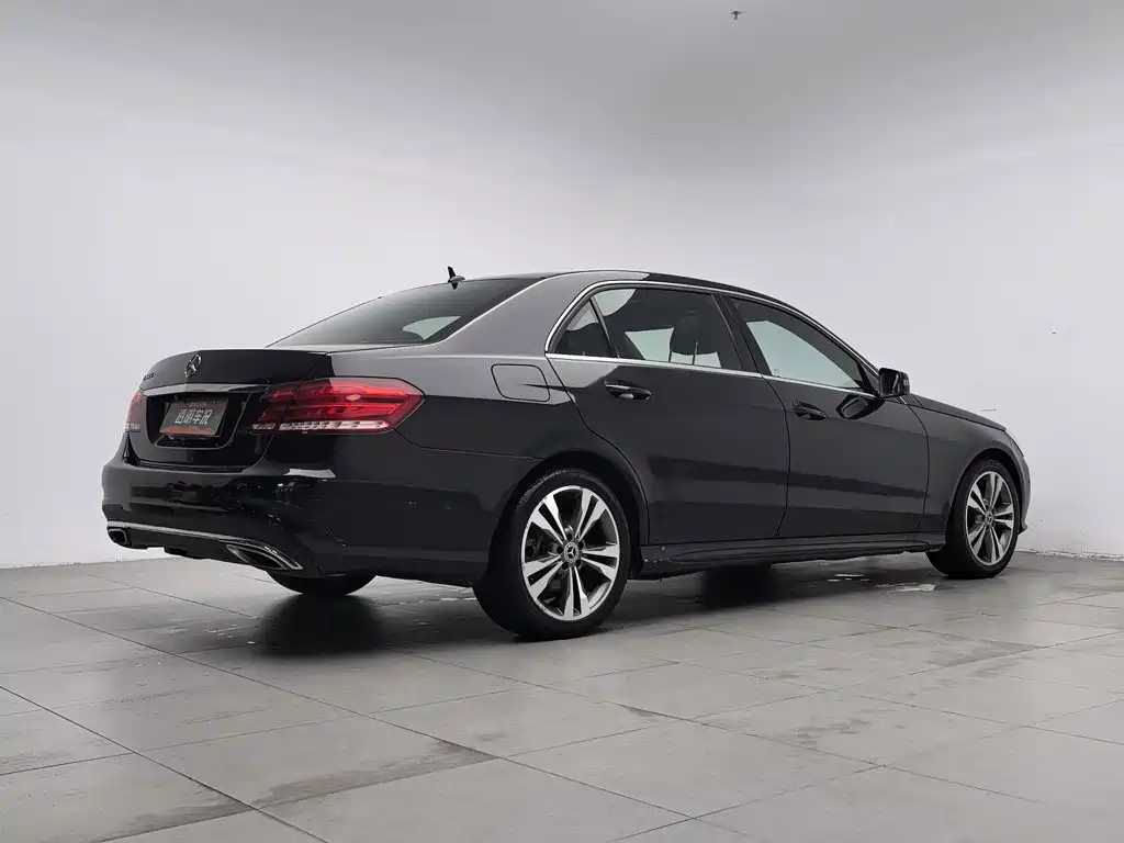 Mercedes-Benz E-Class — миниатюра 2