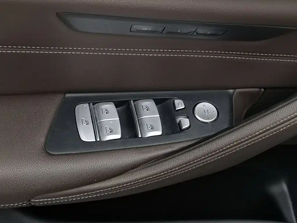 BMW 5 Series — миниатюра 9