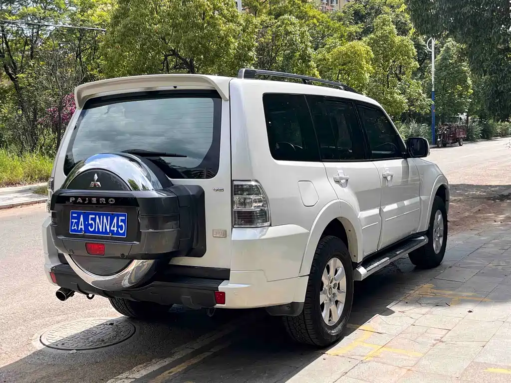 Mitsubishi Pajero (Import) — миниатюра 5