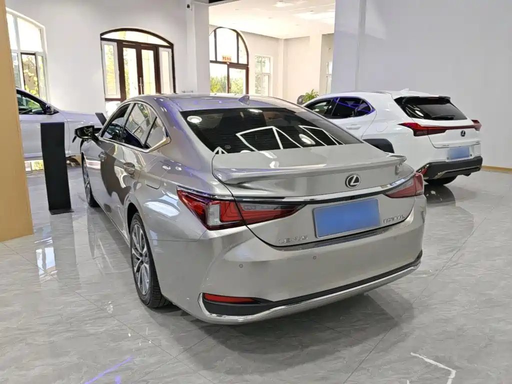 Lexus ES — миниатюра 5